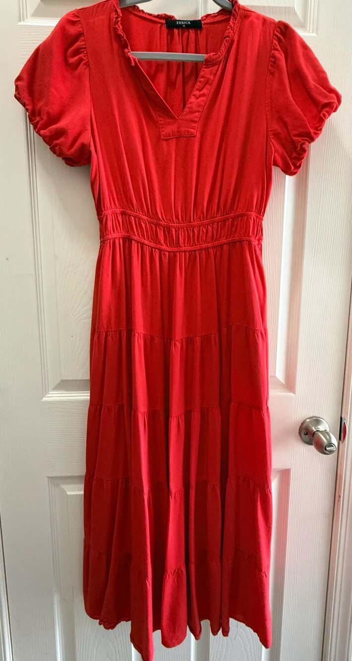 Zesica Tiered Midi Dress Size M Red Smocked Waist V-Neck Flutter Sleeve